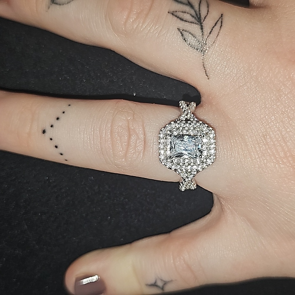 ￼ Size 9 ring